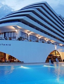 هتل تایتانیک بیچ لارا Titanic Beach Hotel